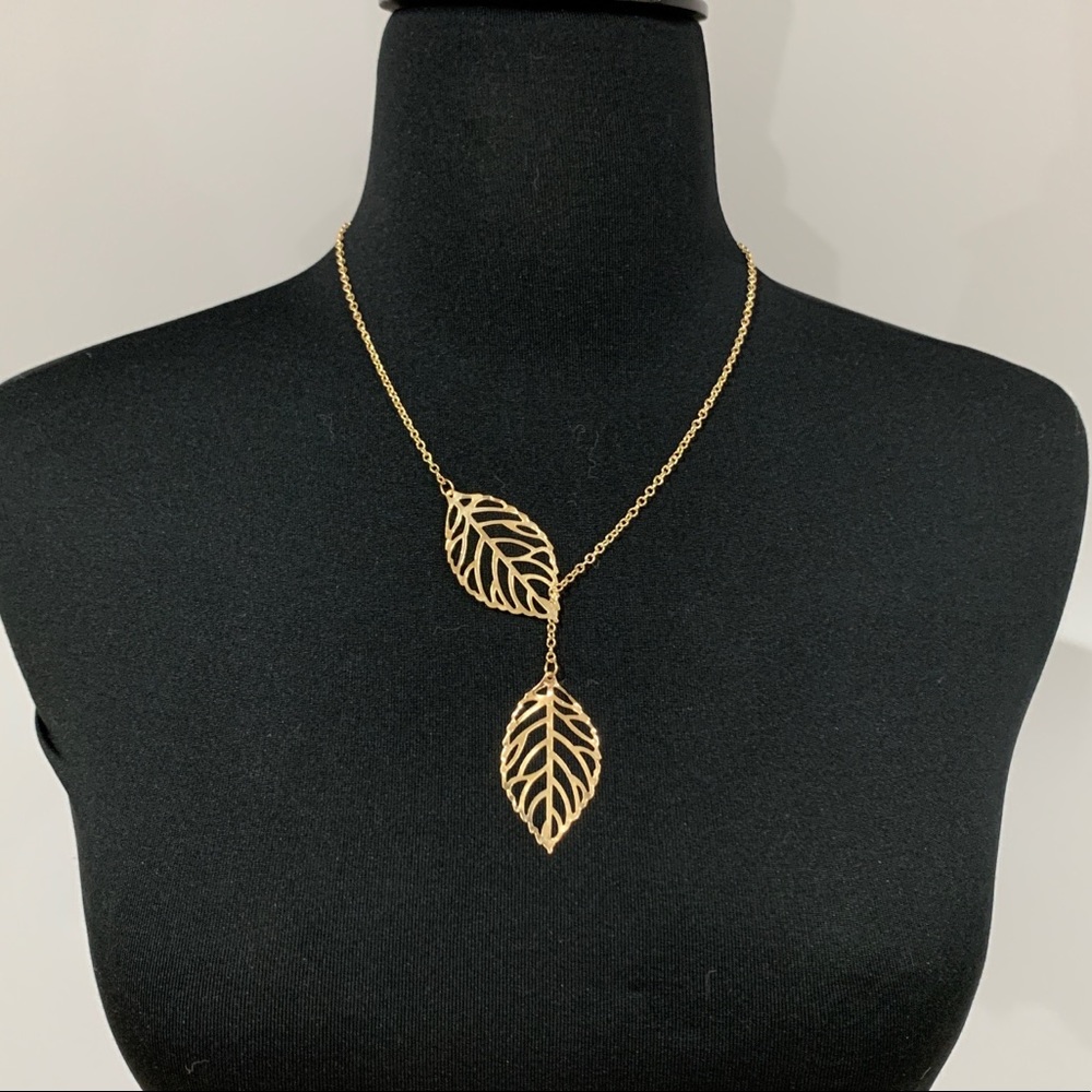 NWOT Leaf Lariat Necklace